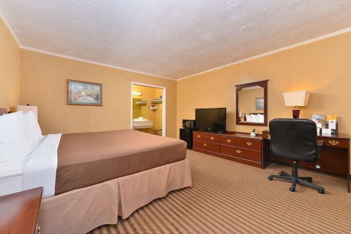 Room 5 of 11
