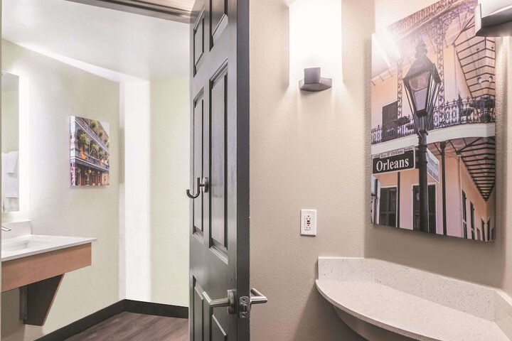 Room 20 of 65