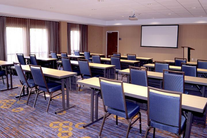 Courtyard by Marriott Jackson Airport / Pearl