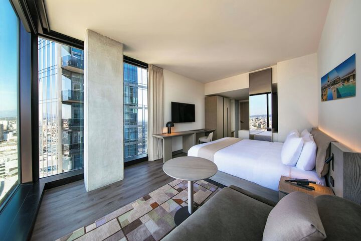 Room 34 of 104