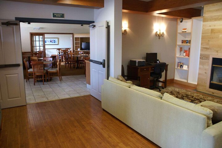 Country Inn & Suites by Radisson Lansing, MI
