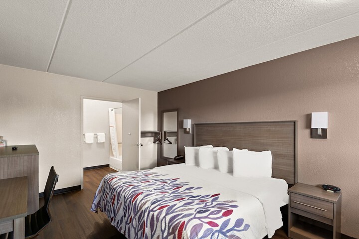 Room 11 of 33