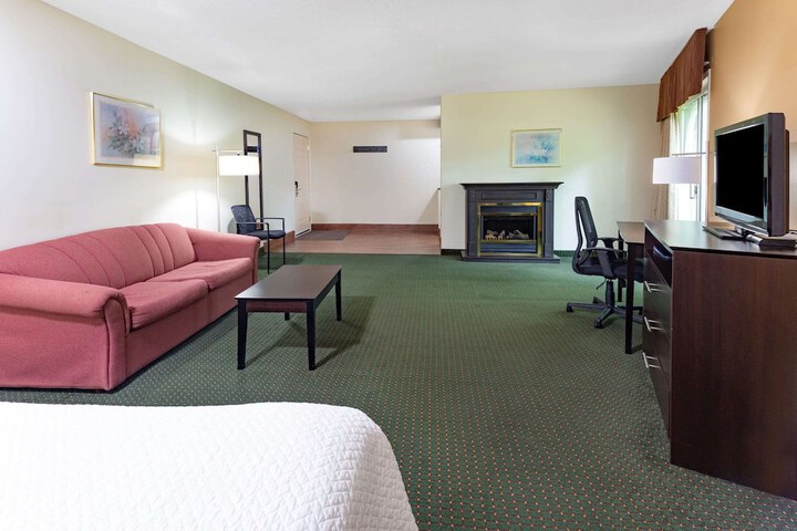 Room 11 of 25