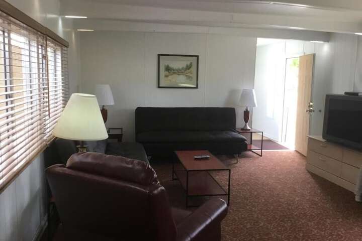 Room 32 of 40