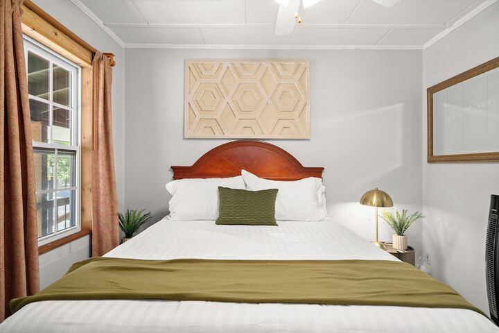 CedarWood Inn