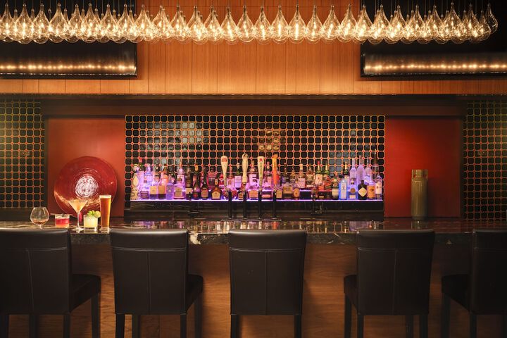 Lounge 52 of 62