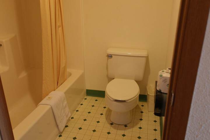 Room 6 of 16