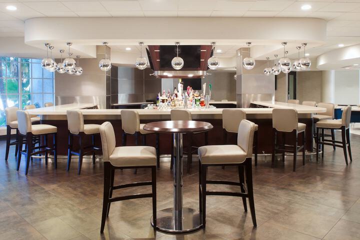 Lounge 54 of 67