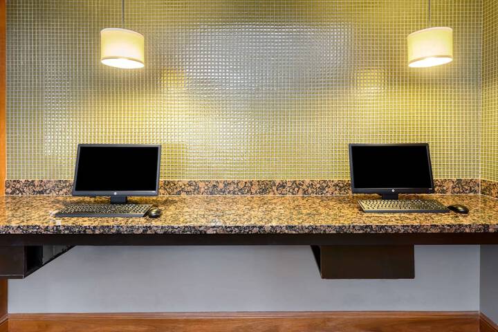 Business Center 29 of 29