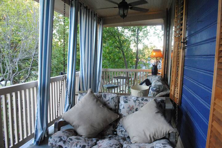 Stay Fairfield - Fairfield Place and Fairfield Manor Bed & Breakfast