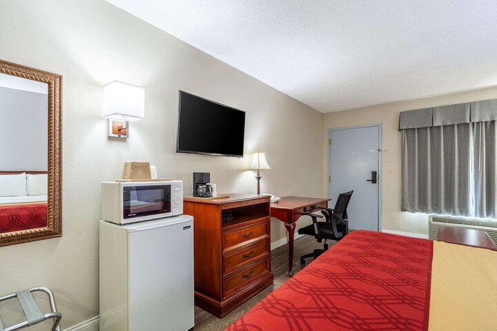 Room 28 of 74