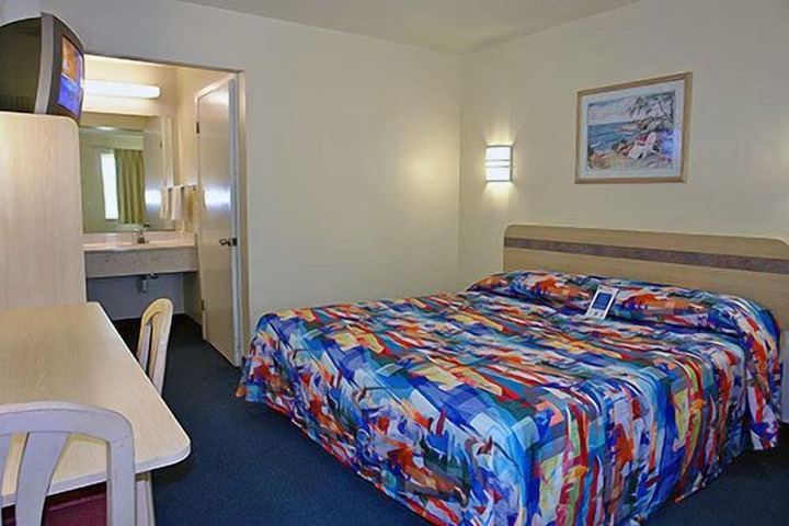 Room 25 of 37