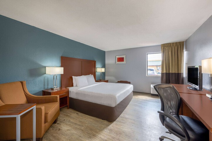 Room 32 of 43