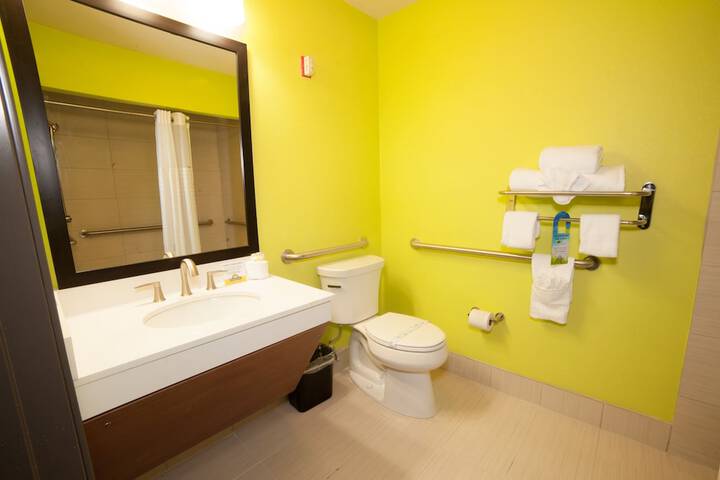 Arya Inn & Suites Farmers Branch