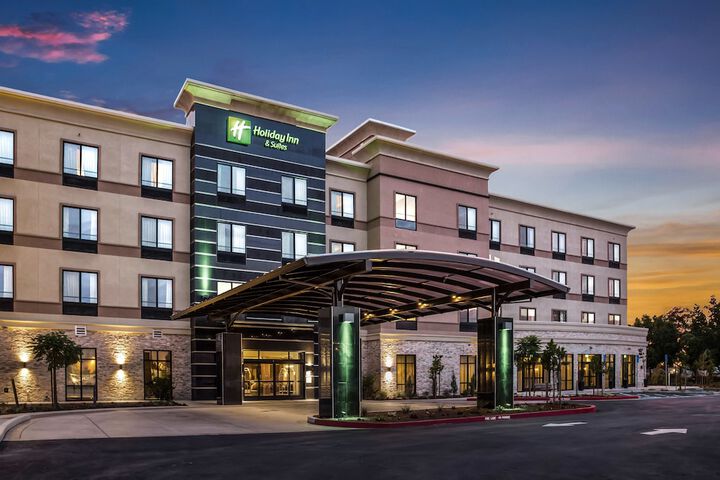 Holiday Inn & Suites Silicon Valley - Milpitas by IHG