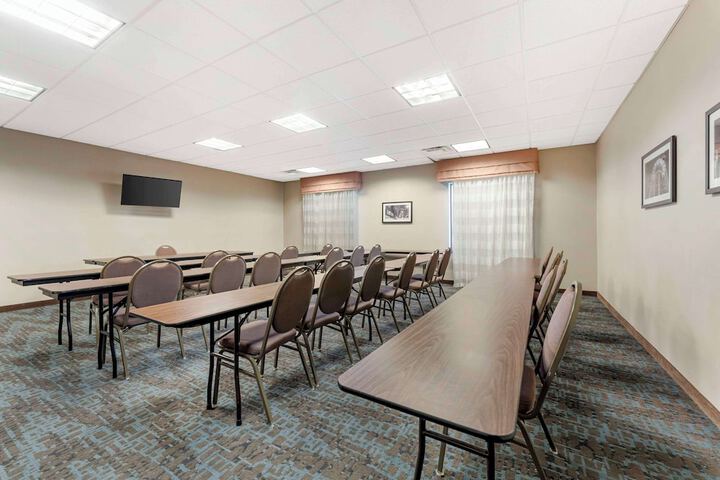 Sleep Inn & Suites Cumberland - LaVale