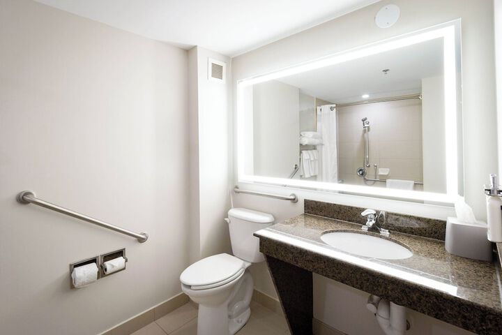 Holiday Inn Express & Suites Kingston Central by IHG