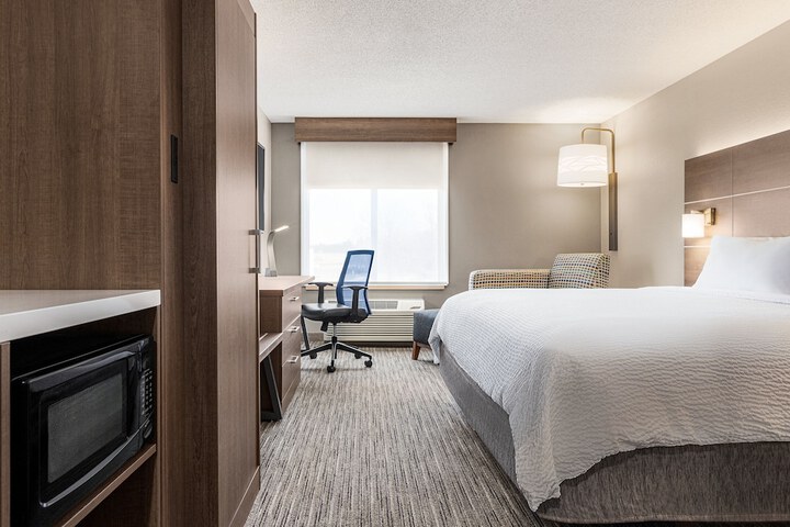 Holiday Inn Express & Suites Oxford by IHG