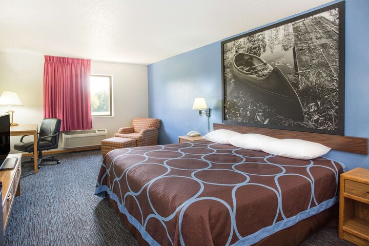 Room 11 of 14