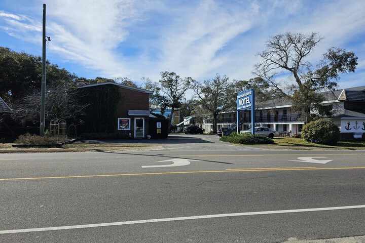 Captains Cove Motel