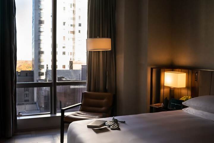 Room 34 of 103