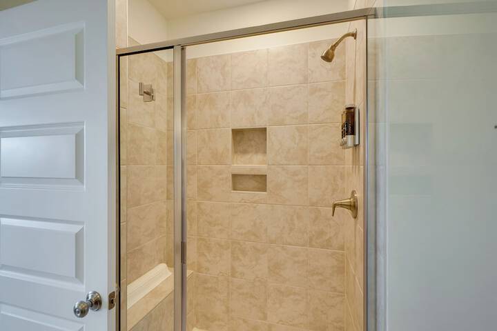 Modern Downtown Apt w / Balcony in Wake Forest!