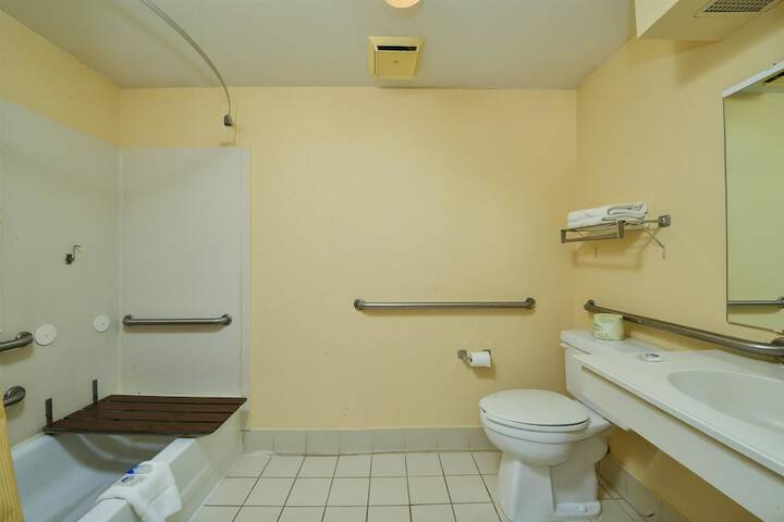 Room 11 of 17