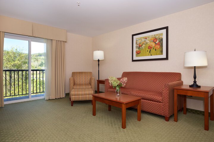 Room 32 of 38
