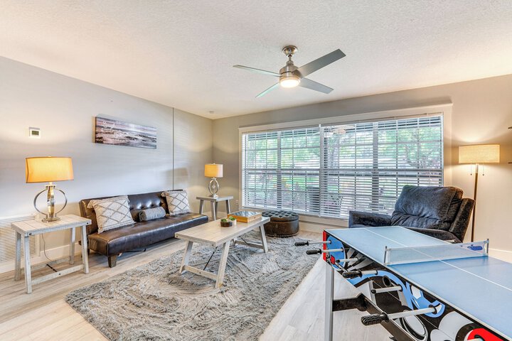 Spacious Tavares Home w / Private Outdoor Oasis!