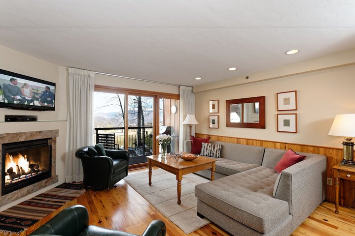 The Crestwood Condominiums