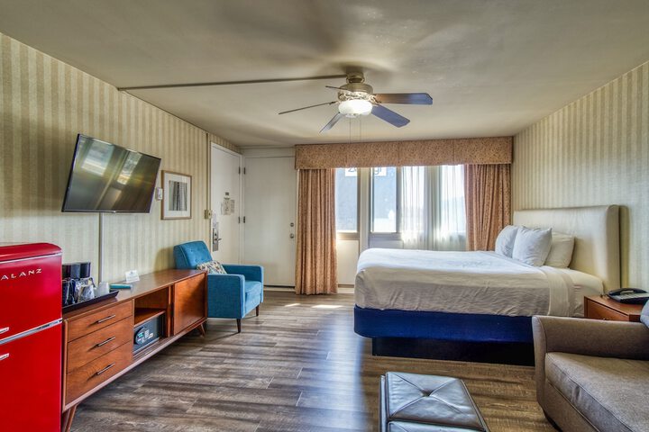 Room 55 of 143