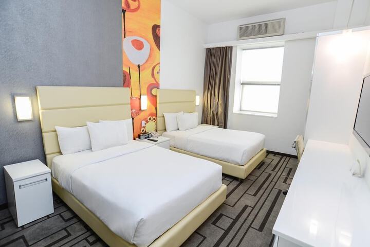 Room 6 of 14