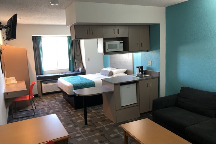 Red Lion Inn & Suites Elk Grove Village
