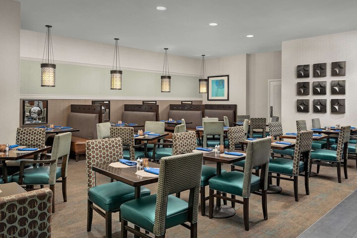DoubleTree by Hilton Chicago OHare Airport - Rosemont