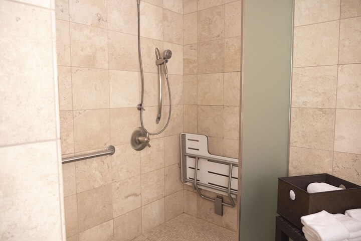 Room 10 of 32