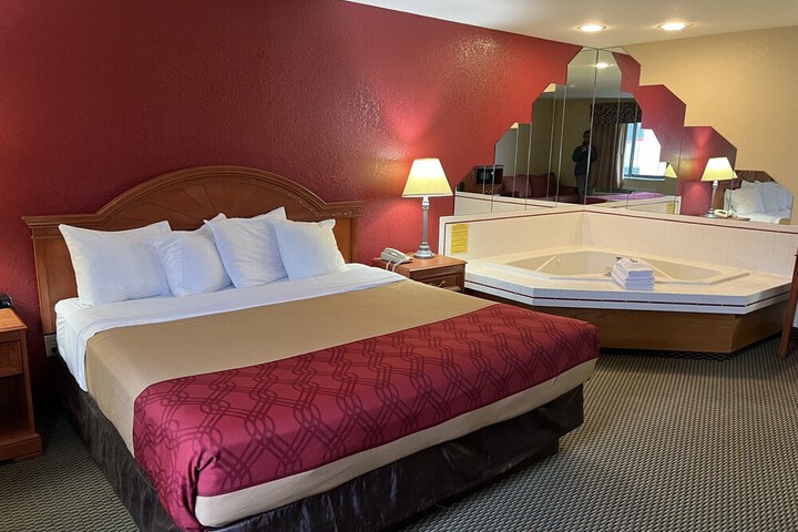 Room 32 of 64