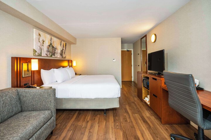 Room 44 of 64
