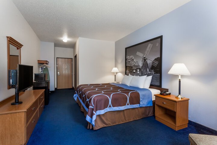 Room 11 of 29
