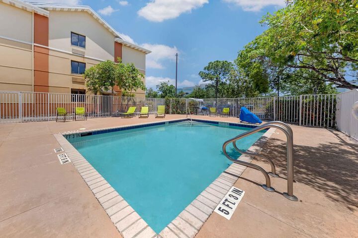 Extended Stay America Suites Ft. Lauderdale Cyp Crk NW 6th Wy