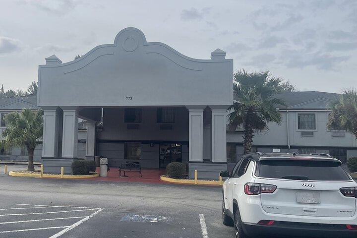 Red Roof Inn & Suites Hinesville