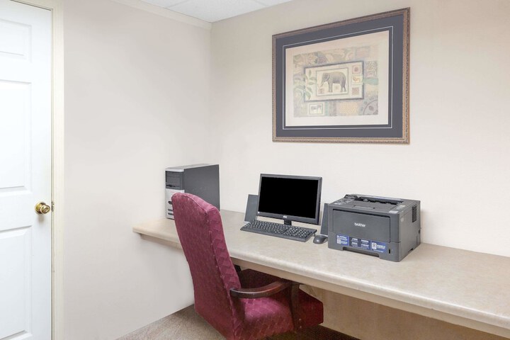 Business Center 43 of 43