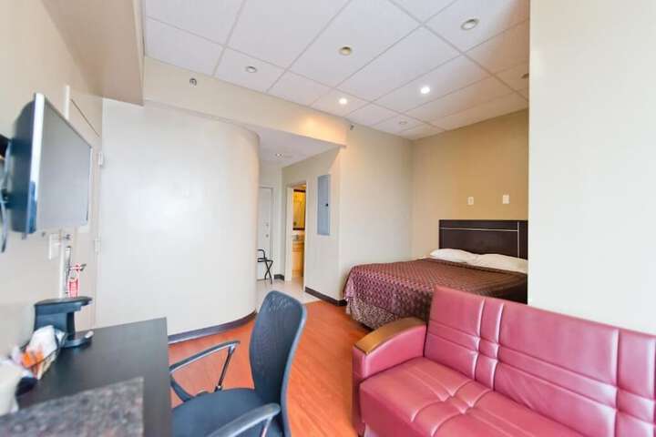 Room 10 of 40