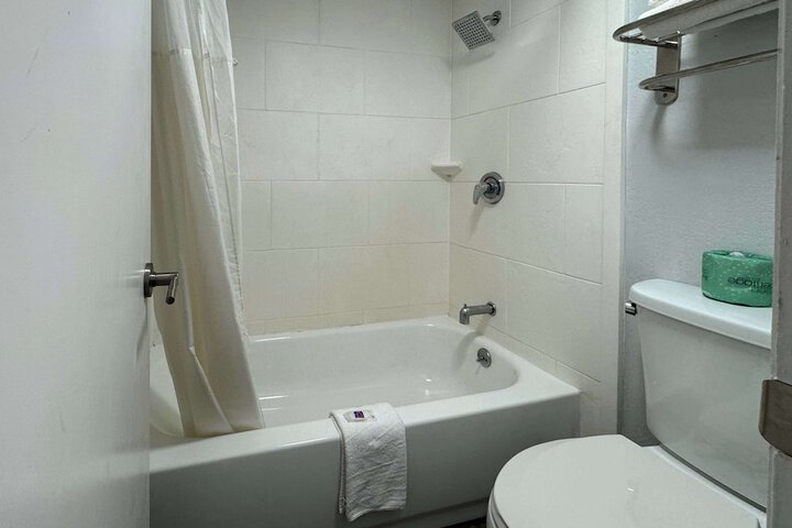 Room 8 of 15