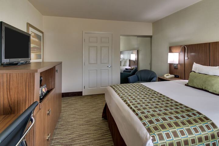 Room 22 of 38