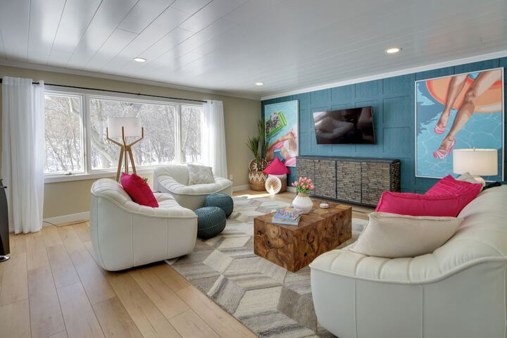 Home Rental on Detroit Lake: Dock Game Room!