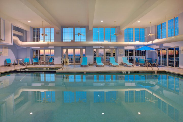 Holiday Inn Express & Suites Petoskey by IHG