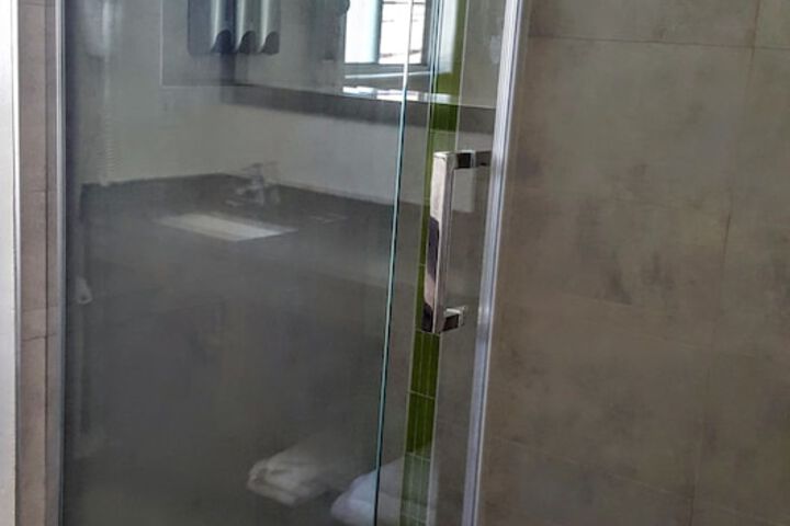 Room 10 of 21