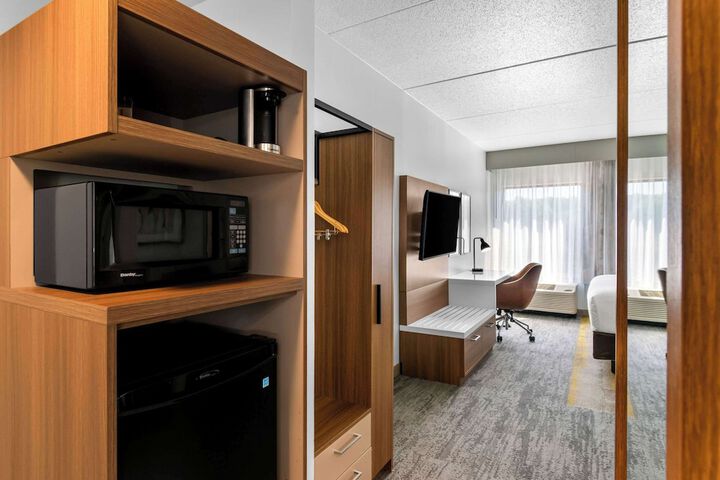 Comfort Inn & Suites York North