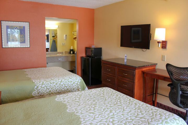 Room 8 of 12