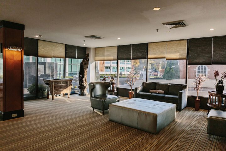 Stamford Suites
